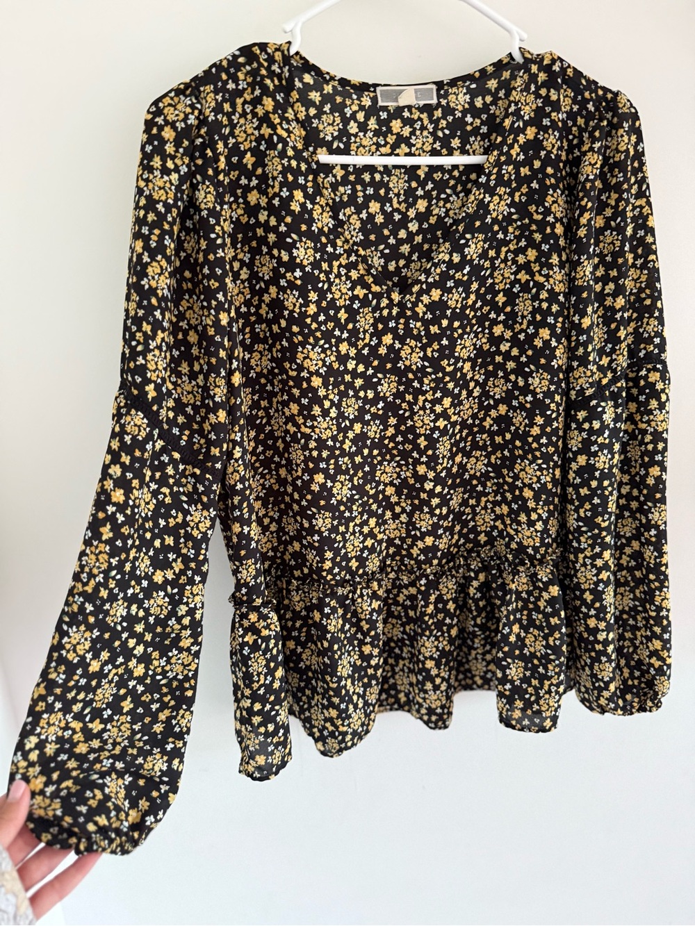 Pleione black ditsy floral peplum blouse Size Small - Picture 3 of 5